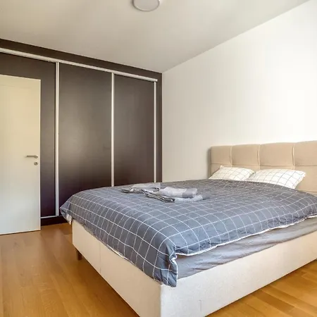 Botanica Apartment *